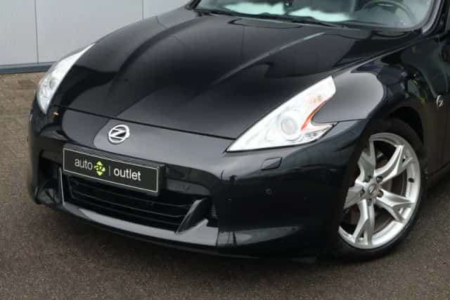 Nissan 370Z (2011) thumbnail 3