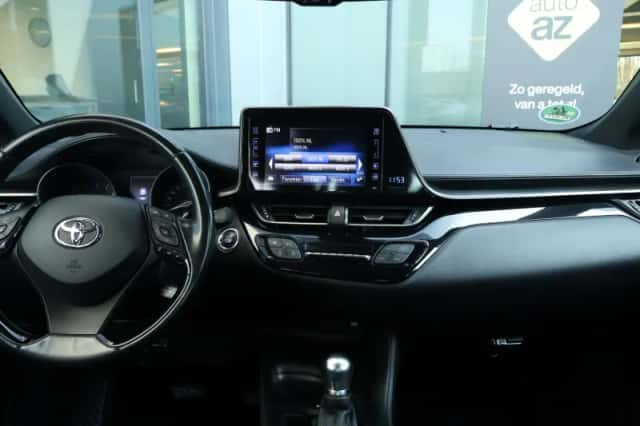 Toyota C-HR (2017) thumbnail 12