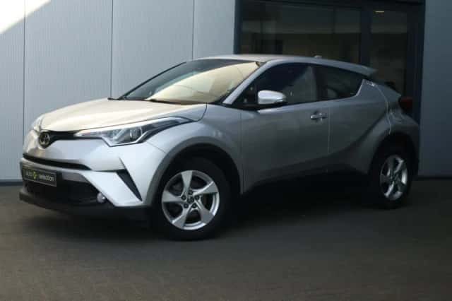 Toyota C-HR (2017) thumbnail 3