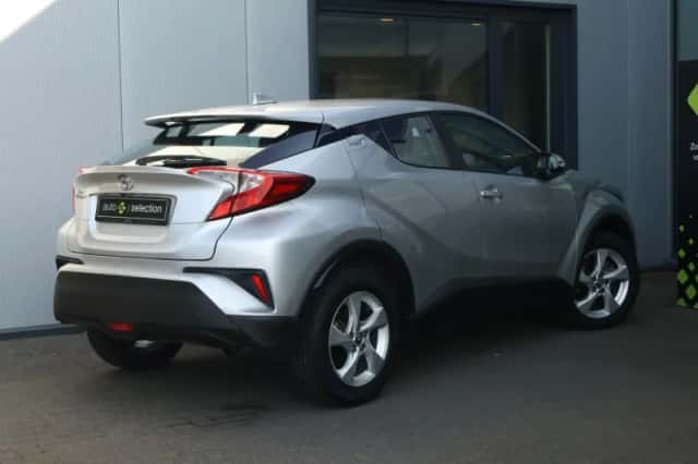 Toyota C-HR (2017) thumbnail 4