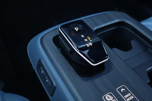 Nissan Ariya (2024) thumbnail 23