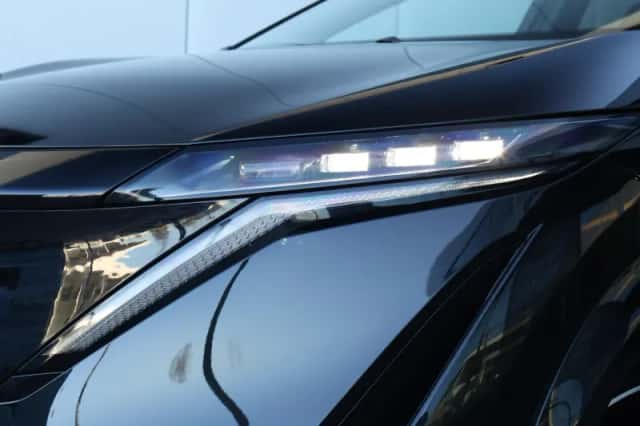 Nissan Ariya (2024) thumbnail 9