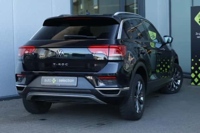 Volkswagen T-Roc (2021) thumbnail 2