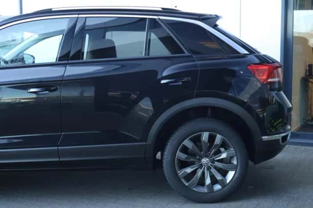 Volkswagen T-Roc (2021) thumbnail 5