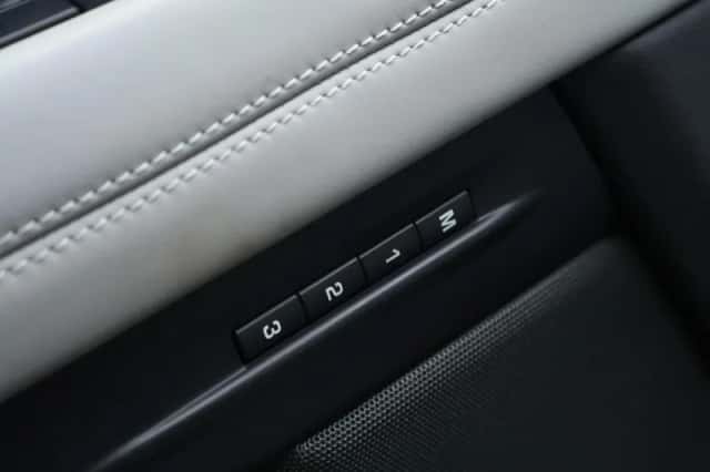 Land Rover Range Rover Evoque (2021) thumbnail 17