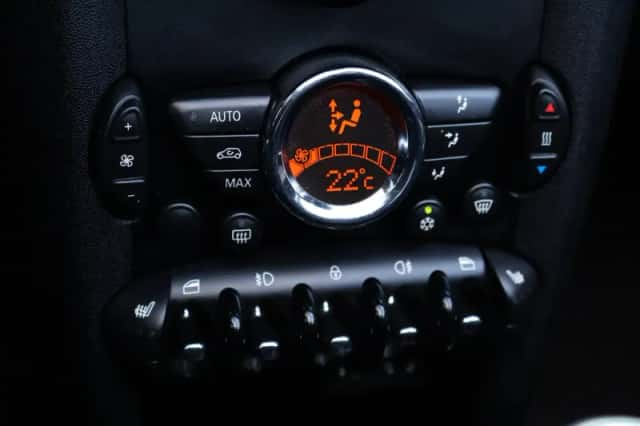 MINI Roadster (2012) thumbnail 17