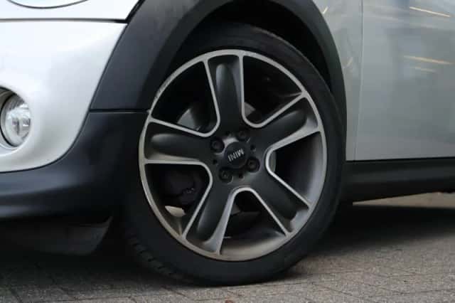MINI Roadster (2012) thumbnail 4