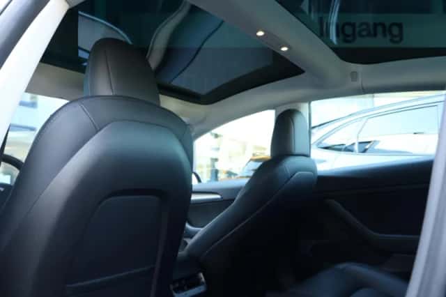 Tesla Model 3 (2022) thumbnail 16