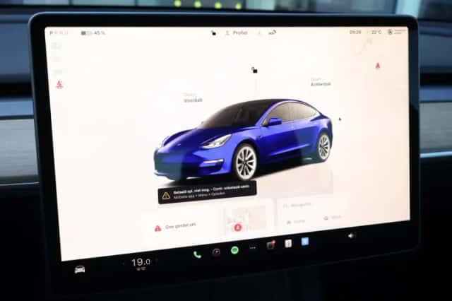 Tesla Model 3 (2022) thumbnail 17