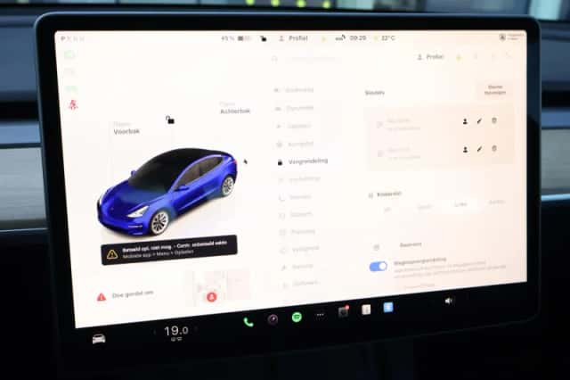 Tesla Model 3 (2022) thumbnail 18
