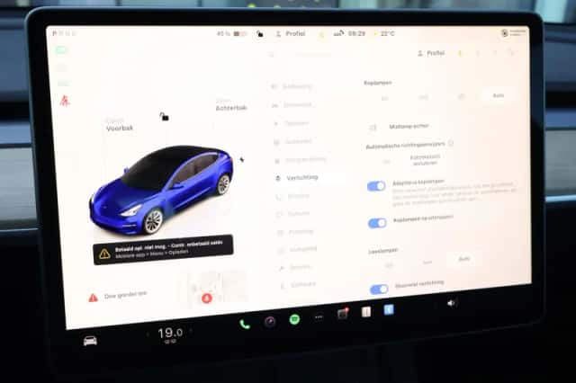 Tesla Model 3 (2022) thumbnail 19