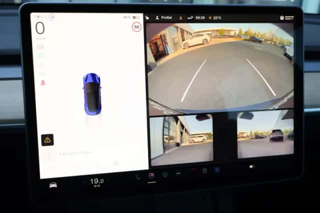 Tesla Model 3 (2022) thumbnail 20