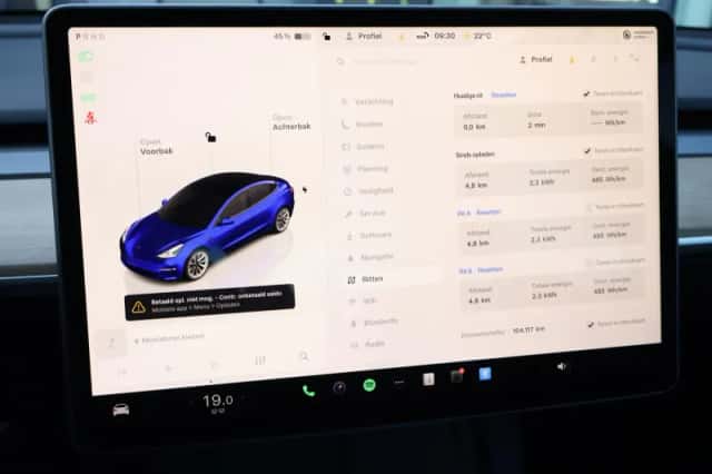 Tesla Model 3 (2022) thumbnail 26
