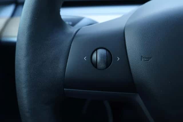 Tesla Model 3 (2022) thumbnail 29