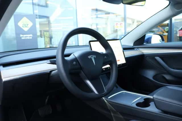 Tesla Model 3 (2022) thumbnail 33