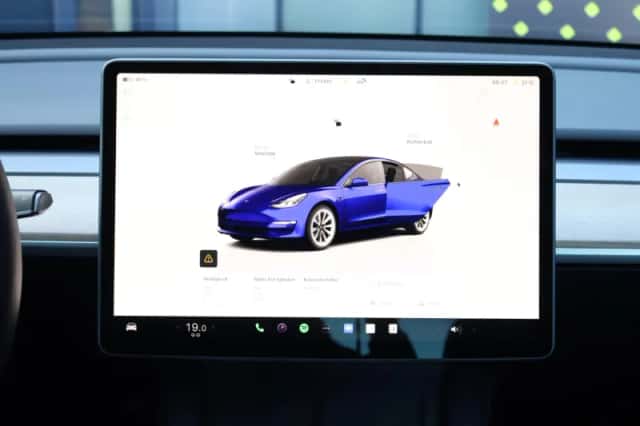Tesla Model 3 (2022) thumbnail 34
