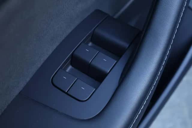 Tesla Model 3 (2022) thumbnail 35
