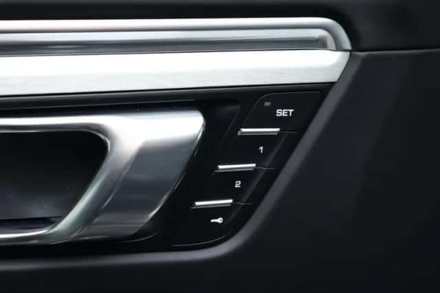Porsche Macan (2020) thumbnail 16