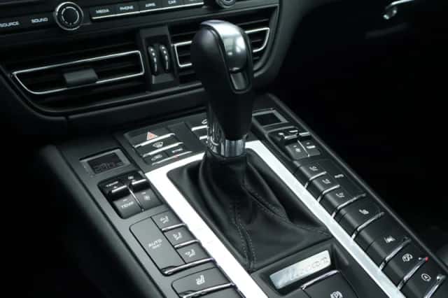 Porsche Macan (2020) thumbnail 43