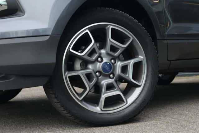 Ford EcoSport (2016) thumbnail 4