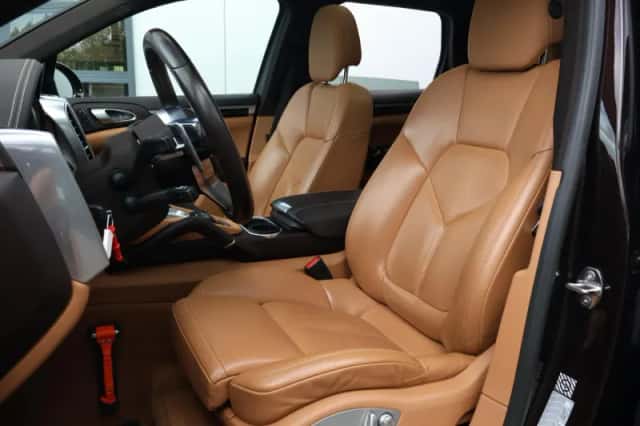 Porsche Cayenne (2017) thumbnail 11