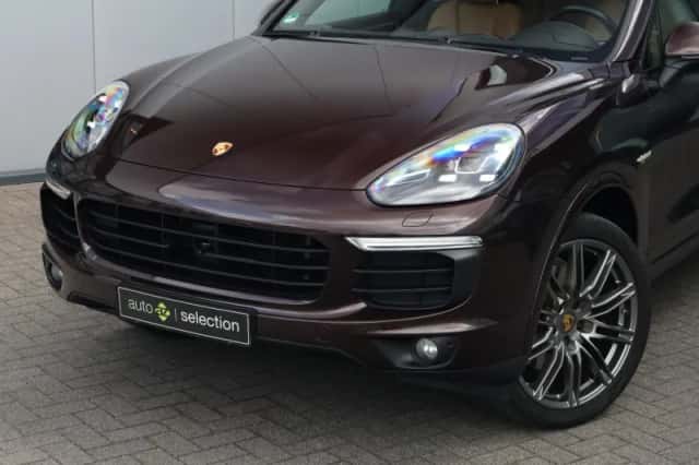 Porsche Cayenne (2017) thumbnail 3
