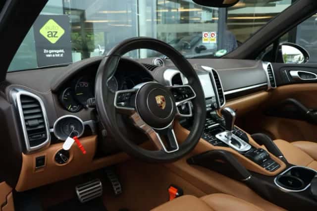 Porsche Cayenne (2017) thumbnail 27