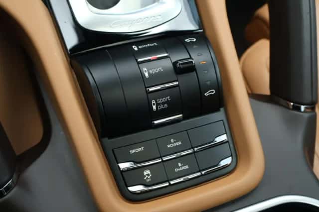 Porsche Cayenne (2017) thumbnail 40