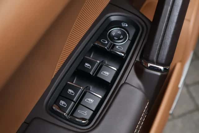 Porsche Cayenne (2017) thumbnail 41