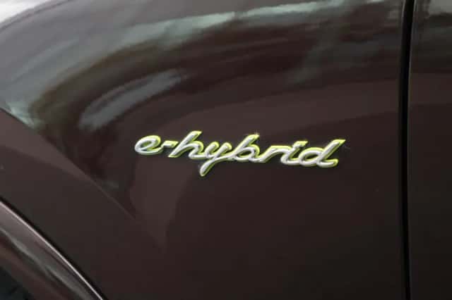 Porsche Cayenne (2017) thumbnail 6