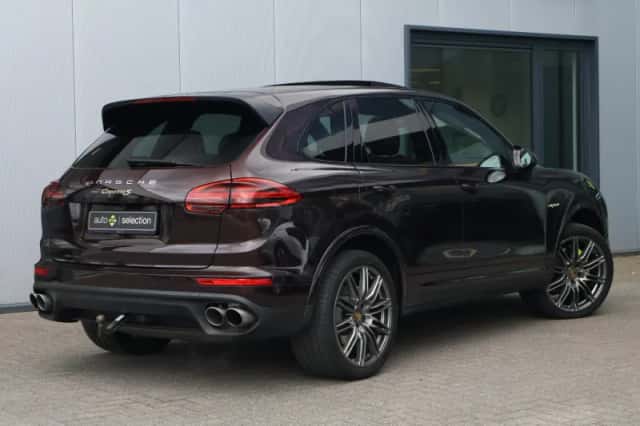 Porsche Cayenne (2017) thumbnail 8