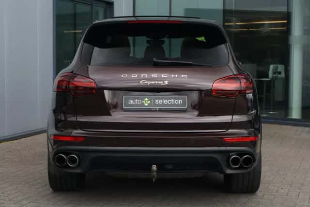 Porsche Cayenne (2017) thumbnail 10