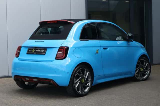 Fiat 500C (2024) thumbnail 2