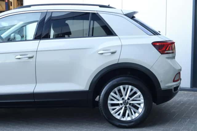 Volkswagen T-Roc (2022) thumbnail 6