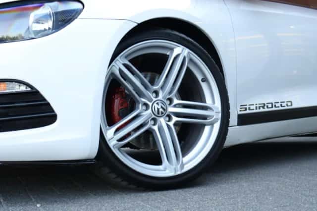 Volkswagen Scirocco (2009) thumbnail 3