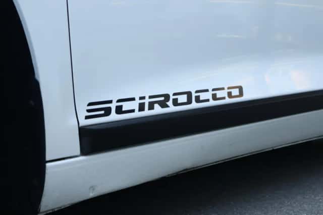 Volkswagen Scirocco (2009) thumbnail 4