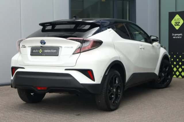 Toyota C-HR (2019) thumbnail 2