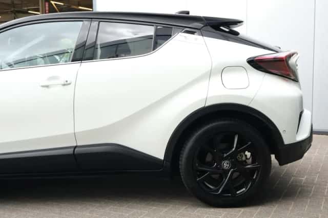 Toyota C-HR (2019) thumbnail 5