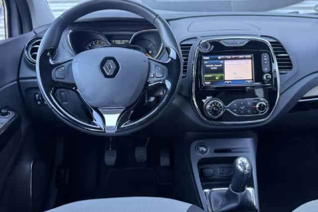 Renault Captur (2015) thumbnail 2