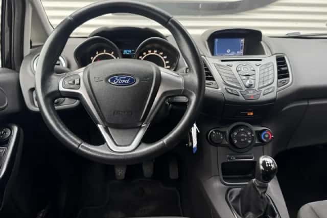 Ford Fiesta (2016) thumbnail 2