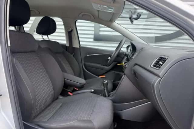 Volkswagen Polo (2015) thumbnail 6