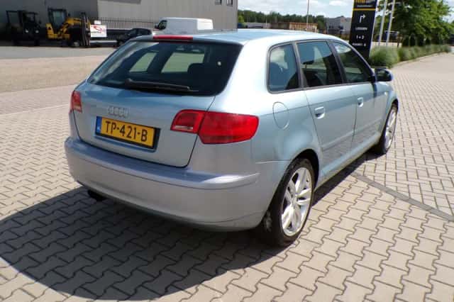 Audi A3 (2004) thumbnail 4