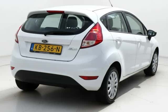 Ford Fiesta (2016) thumbnail 2