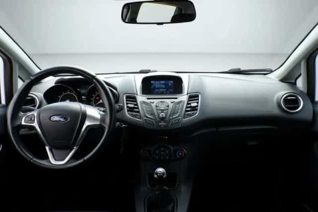 Ford Fiesta (2016) thumbnail 3