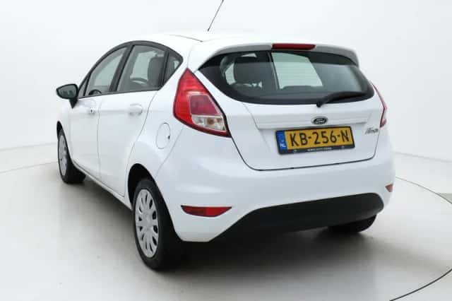 Ford Fiesta (2016) thumbnail 5