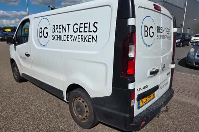 Opel Vivaro (2015) thumbnail 2