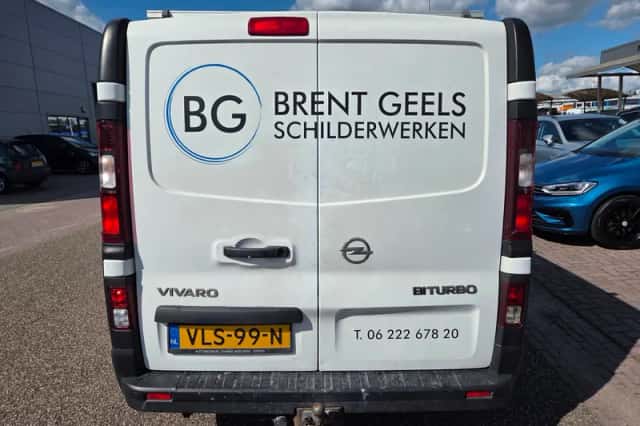 Opel Vivaro (2015) thumbnail 3