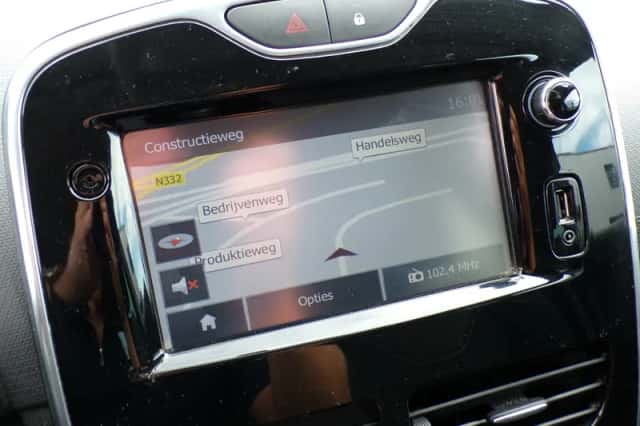 Renault Clio (2015) thumbnail 3