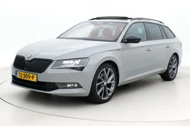 Škoda Superb (2018) thumbnail 4