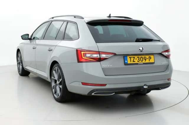 Škoda Superb (2018) thumbnail 5